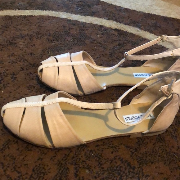 🌼🌼 Steve Madden T-Strap sandals🌼🌼 - Picture 3 of 8